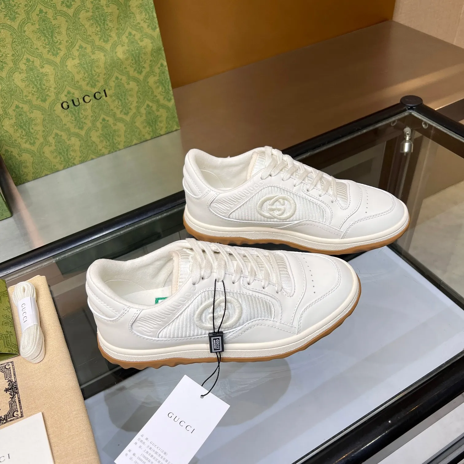 👟👟Ex-factory price 520👟👟 Top version, full styling effect, instant sales of the common practice of soft treading in the market, 💣💣💣Gucci2023 early spring Gucci G home latest hot style MAC80 sports shoes couple style casual retro distressed dirty shoes small dirty shoes small white shoes🌸🌸🌸 original purchase and development Production Gucci MAC80 new hot-selling series. The exquisite and compact interlocking double G logo romantically interprets the aesthetic concept of this series. Made of off-white leather, ▪️Material: original customized imported first-layer cowhide ▪️Inner lining: original customized imported breathable mesh ▪️Outsole: original molded two-color TPU outsole ▪️Sole thickness: 3CM ▪️Size: women's 35-40 / men's 39-45